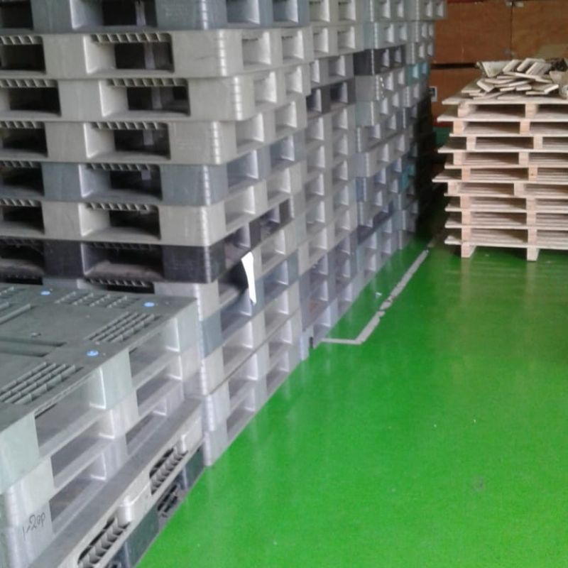 pallet plastik bekas tapi rasa baru,110x110x15max 3ton