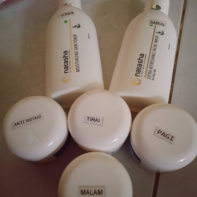 Natasha  skincare paket acne dengan tirai