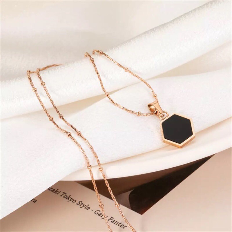 [ Bayar Ditempat ] Kalung Titanium Rose Gold Anti Karat Liontin Clover Kotak Hitam / Kalung Korea Style Terbaru / COD