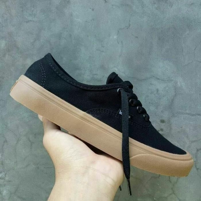 sepatu vans authentic black gum