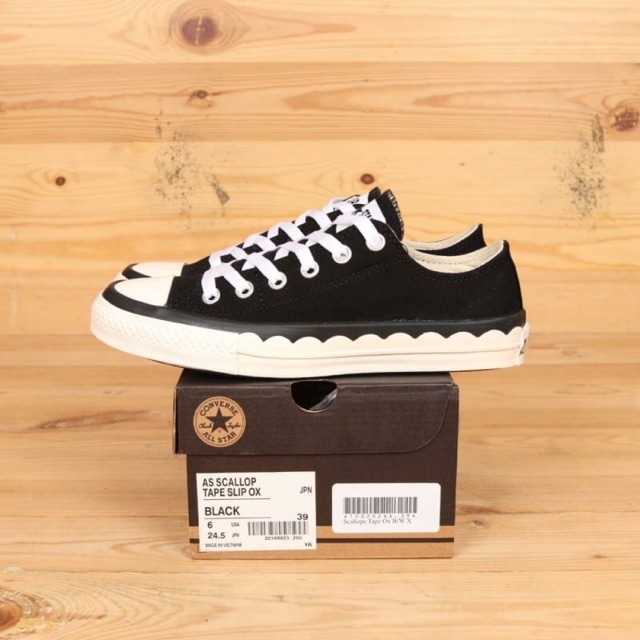 

Scallope tape ox black white