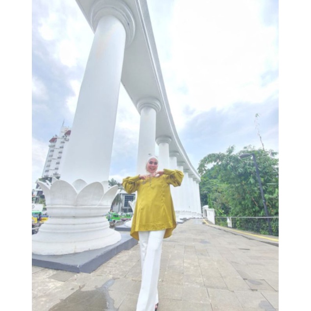 BLOUSE SILK DIOR SHELLA WANITA MEWAH