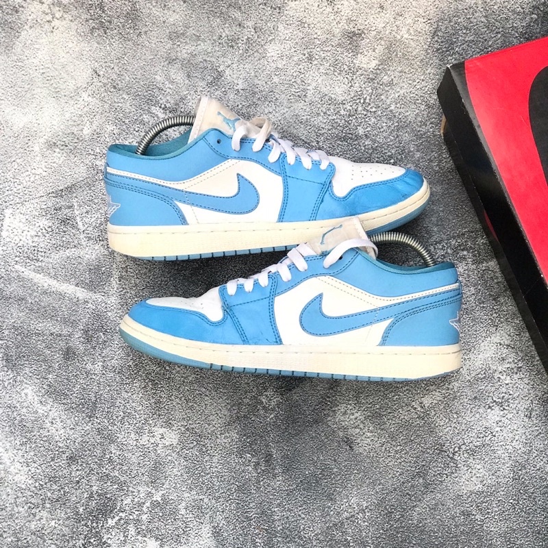 Air jordan 1 low unc blue second