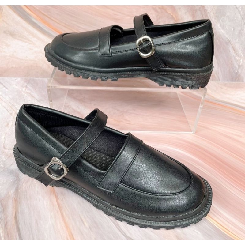 Sepatu Wanita Terbaru / Sepatu Docmart Wanita Larissa / Sepatu Loafers Wanita / Bisa Cod