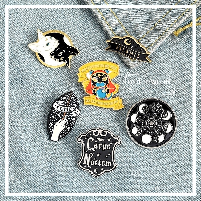 Bros pin Enamel Desain Kucing Bulan Sabit Penyihir Misterius Untuk Kerah Kemeja / Jeans / Tas