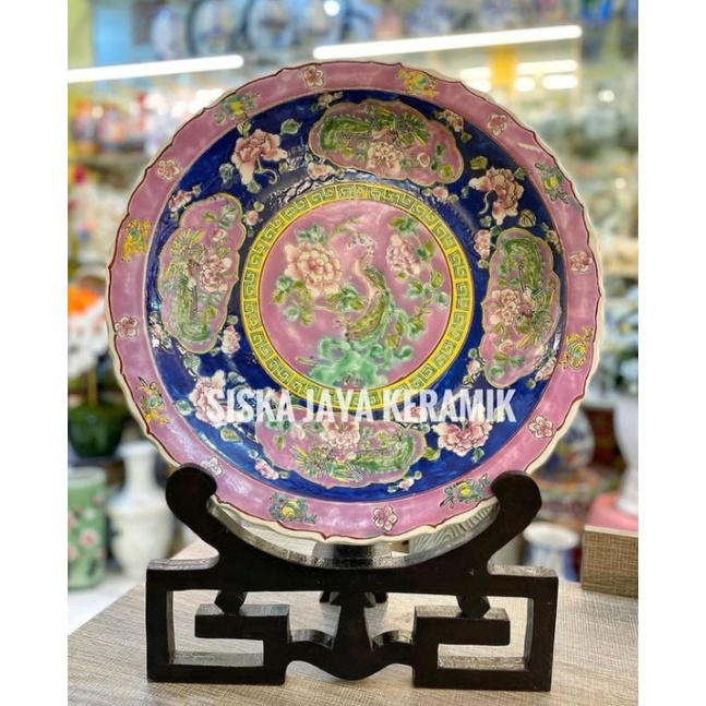 piring hiasan dinding keramik nyonyaware warna biru dan pink