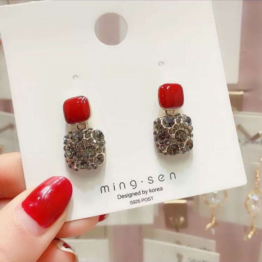 Anting Geometri Drop Diamond Model Korea Elegant