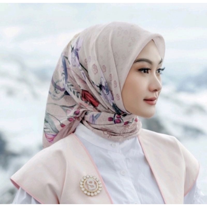 Preloved Nada Fis Buttonscarves