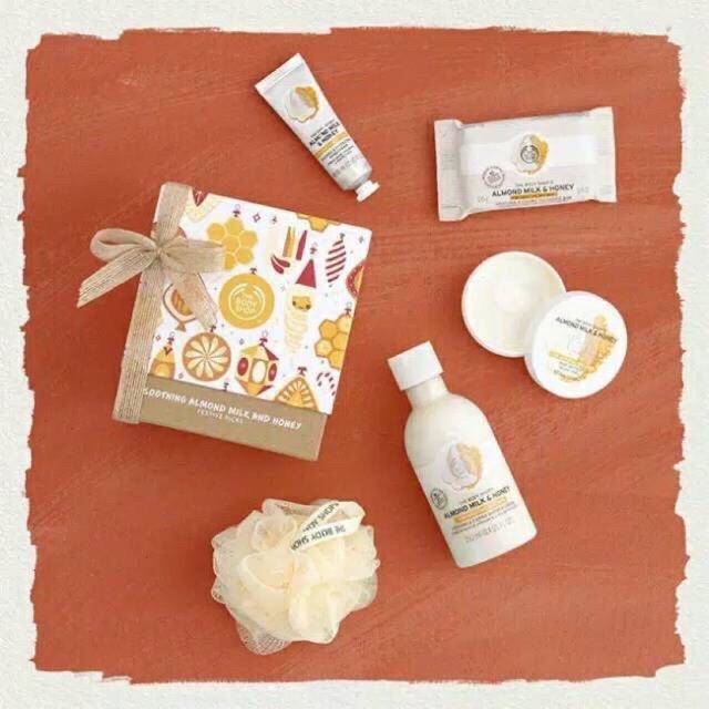 

The Body Shop Gift Box Almond Milk and Honey