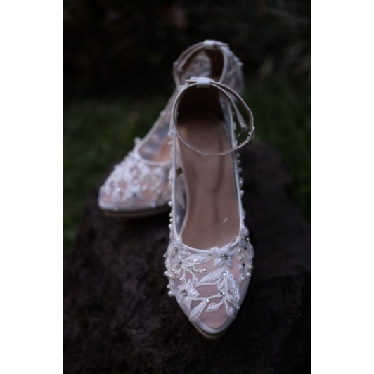 sepatu pengantin wanita bride shoes / wedding heels flower details