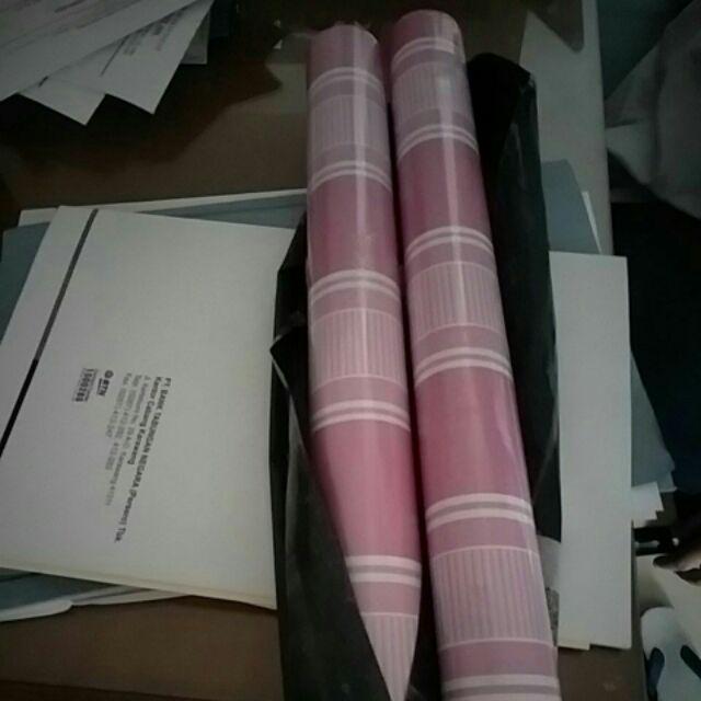 Grosir Murah_wallpaper Sticker Dinding Ruang Tamu Dan Kamar Garis Pink Merah Cantik 10mx45cm