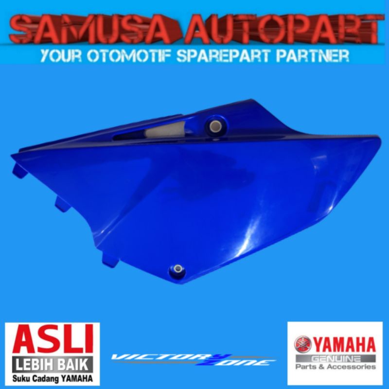 SIDE COVER ASSY / BODY BELAKANG KIRI YZ125X 20'-22' YZ125 15'-21' YZ250X 16'-22' YZ250 15'-21' ORIGI
