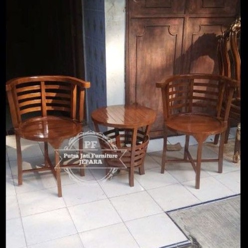Meja kursi hias teras depan rumah kayu jati