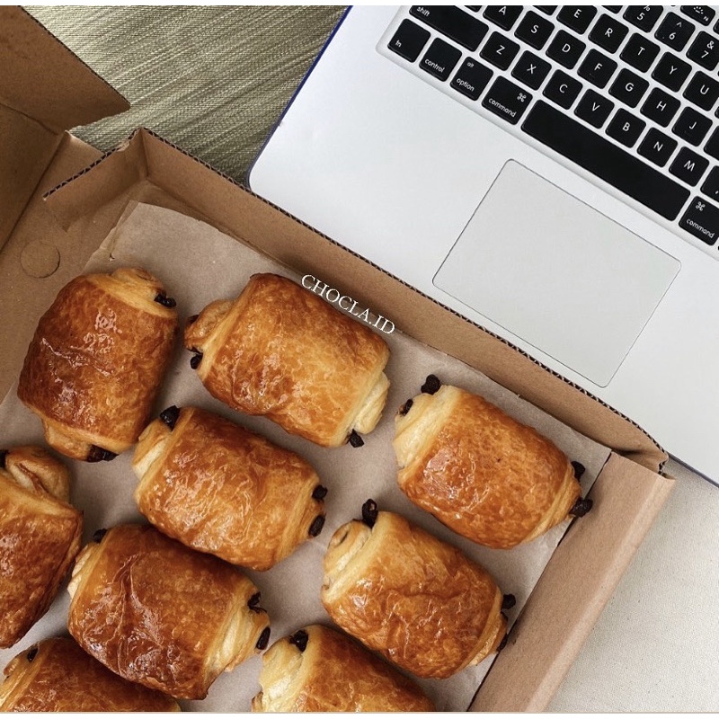 

Frozen Choco Croissant / Croissant Coklat Beku isi 2 pcs