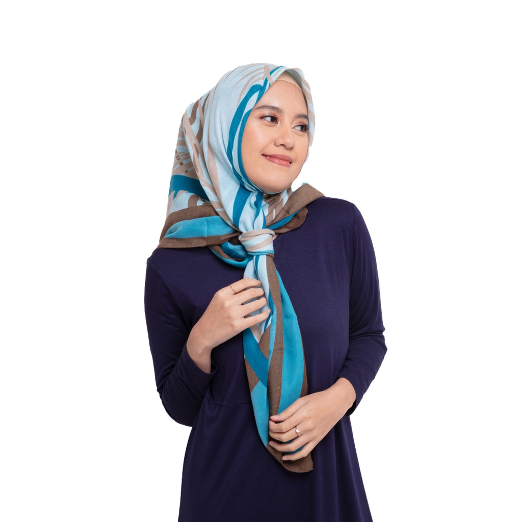 Dauky Hijab Segi Empat Kerudung Salya Series Polysilk 1-Lakirana Toscaarmy