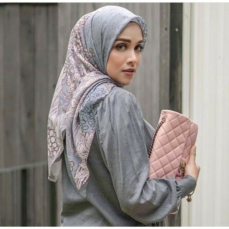 READY RARE NEW.... SERIES LILAC BUTTONSCARVES