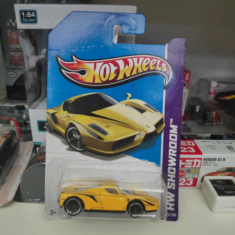 Hot Wheels Ferrari Enzo Kuning HW Showroom 2013 Yellow