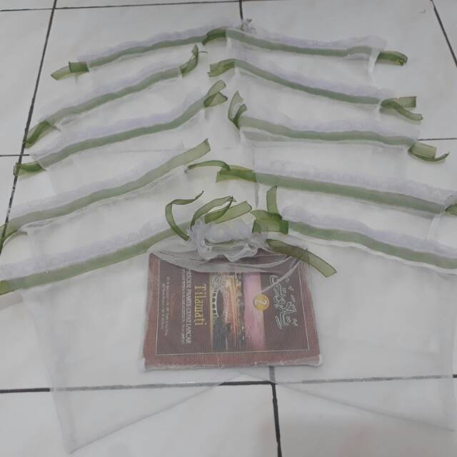 

Bungkus sovenir untuk buku 20x20