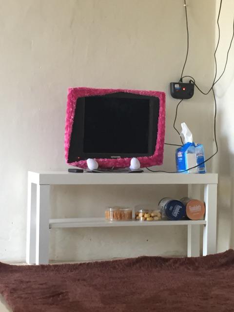 Lack Meja Tv Putih / Hitam