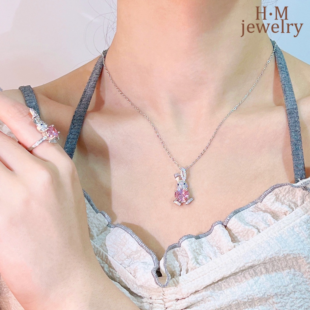 Set Anting Tusuk + Cincin Open Ring Desain Kelinci Hias Berlian Imitasi Warna Pink Untuk Wanita