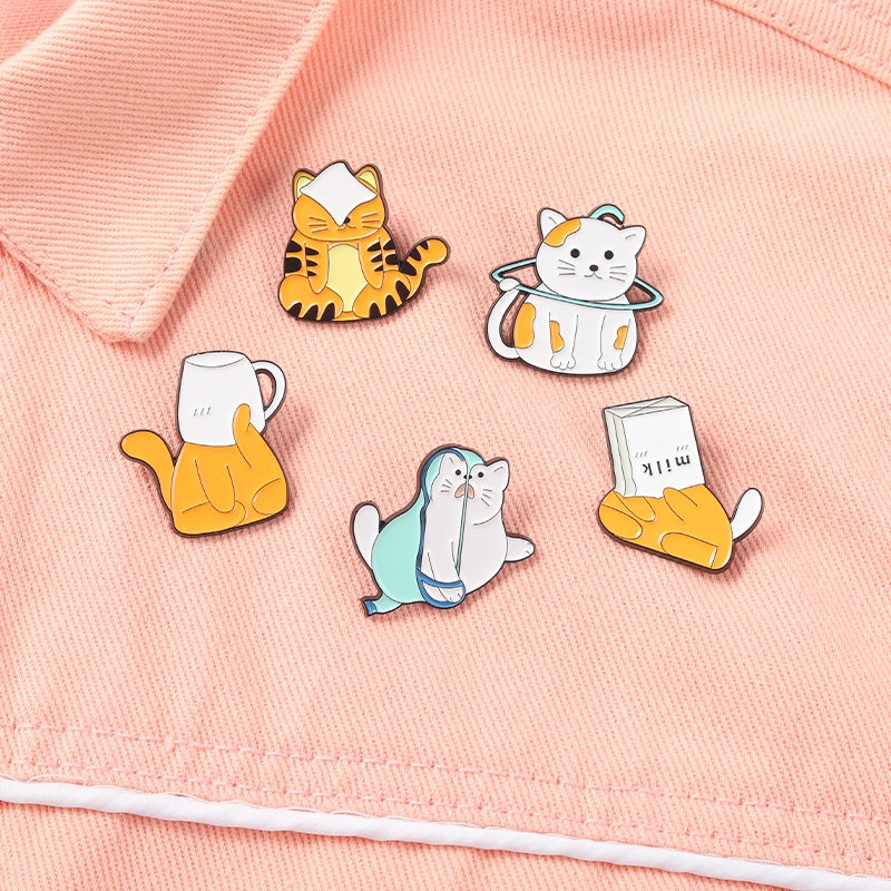 Cartoon White Cat Enamel Lapel Pin Animal Yellow Cat Badge Brooch Backpack Accessories Collection Gifts for Friends