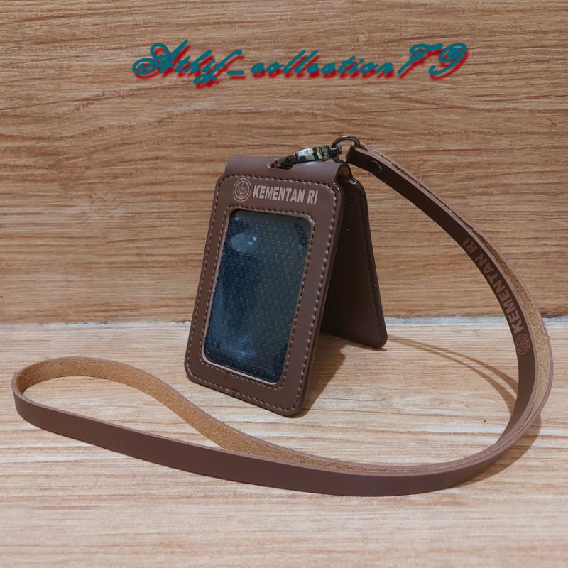 

Tempat Id Card Kulit KEMENTAN Lipat Holder Id Card Kulit Kementan Kalung Lipat