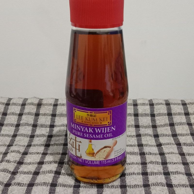 Lee Kum Kee pure sesame oil 115ml / minyak wijen