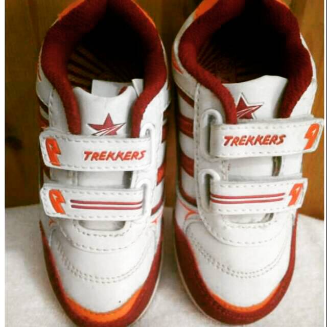 Sepatu anak trekkers latika