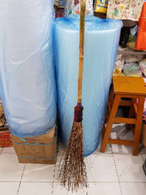 SAPU LIDI  TAMAN UKURAN BESAR /  Sapu Lidi Gagang Bambu BESAR S1