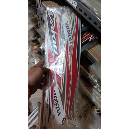 STIKER STRIPING LES BODY MOTOR HONDA VARIO 125 2018 ISS PUTIH BAHAN ORIGINAL
