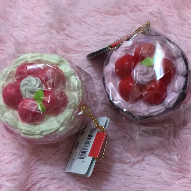 Cafe de n premium strawberry cake