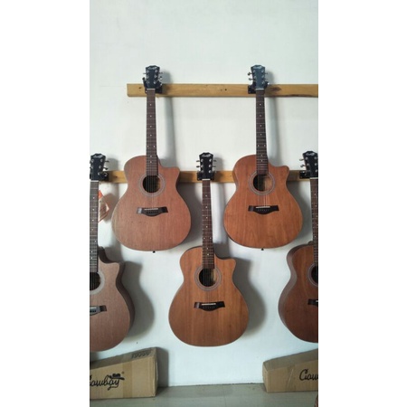 Gitar cowboy akustik, belum elektrik