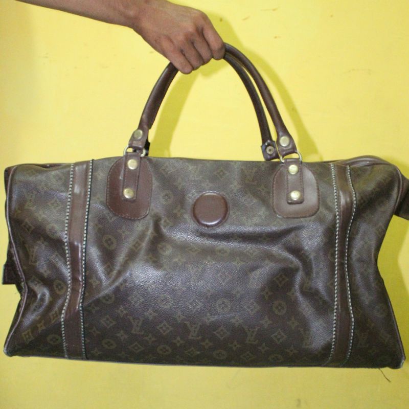 Louis vuitton (travel bag)