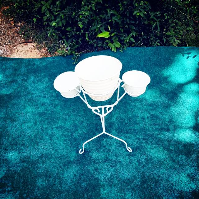 RAK BESI TANAMAN HIAS