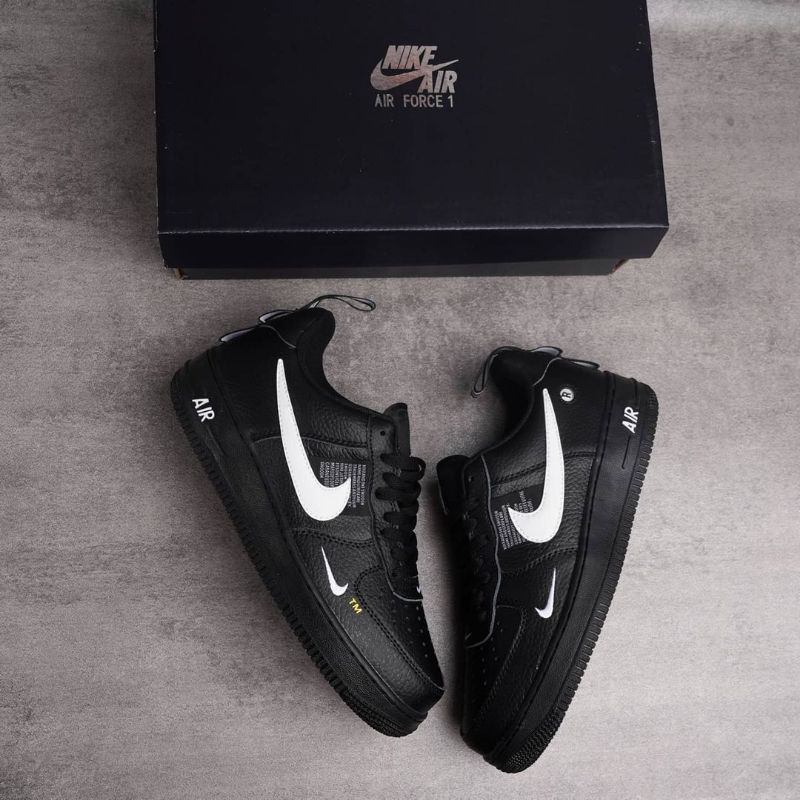 Sepatu nike air force one 07 lv08 all black