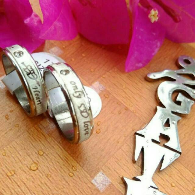 Cincin Couple Titanium Stanless Love Silver / Cincin Nama / Cincin Tunangan