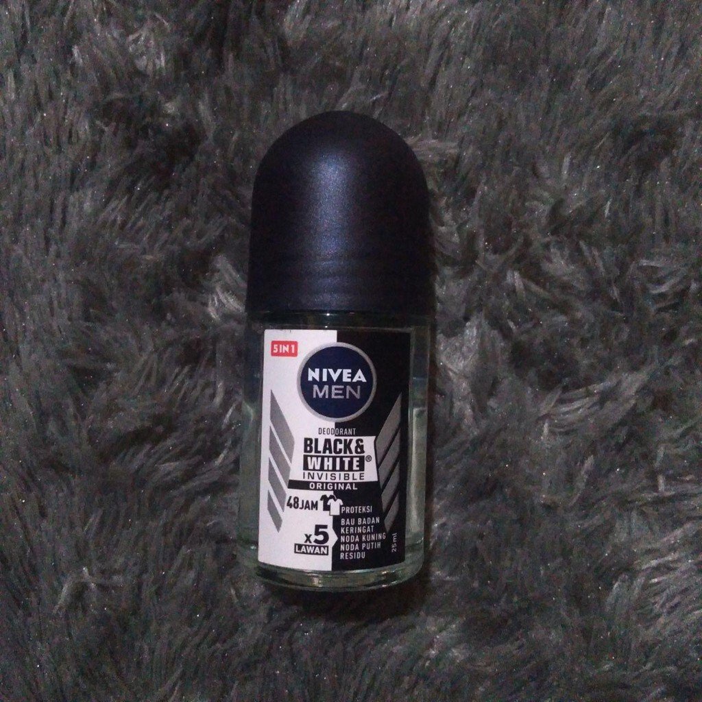 NIVEA MEN Deodorant Invisible Black &amp; White Original Roll-On 25 ml / 50 ml