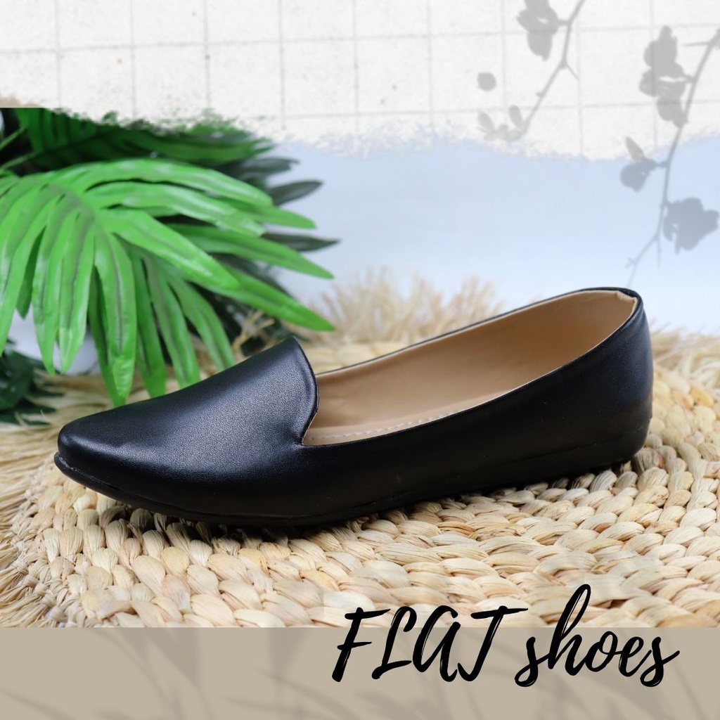 Grutty Flat Shoes Wanita GA014ME Flat Kulit Sintetis Warna Hitam