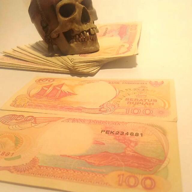 Uang kuno 100 rupiah tahun 1992