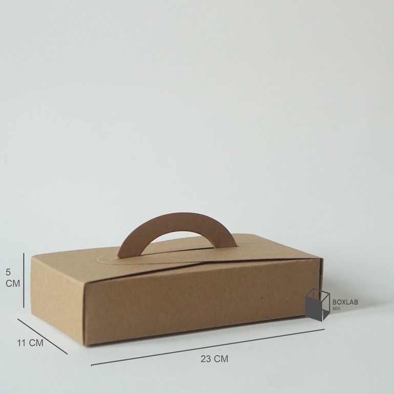 

Box Tenteng 23x11x5 cm , Handle Box, Dus Kue, Box Kraft Jinjing TB 23115