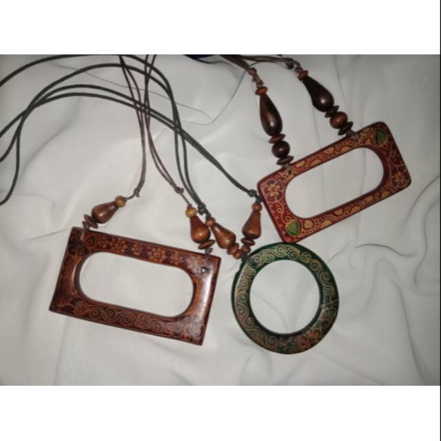 Kalung Kayu Etnik