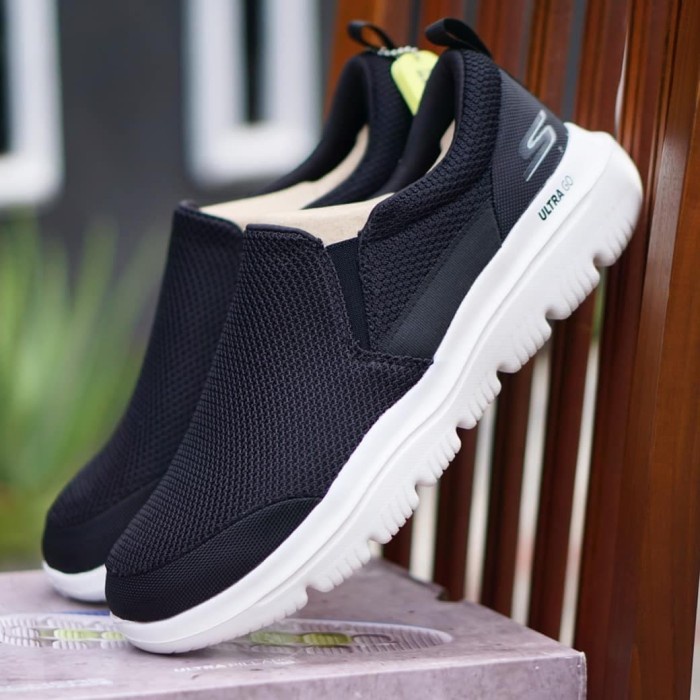 READY ORIGINAL Skechers Go Walk 4 Hitam Putih Black Sepatu Pria Slip On BNIB MURAH