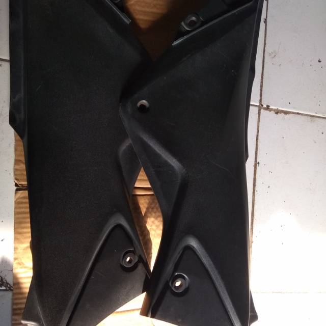 Cover side/sambungan body dop aki cbr 250 fi old KYJ9000