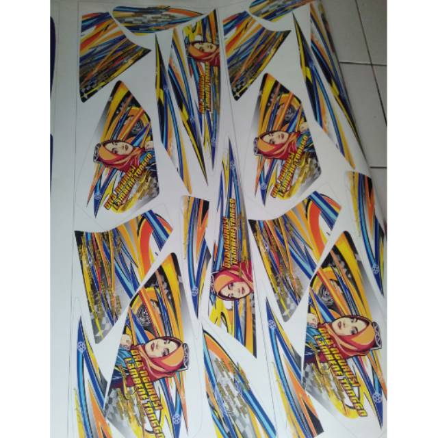 Striping variasi old Vixion wanita berhijab