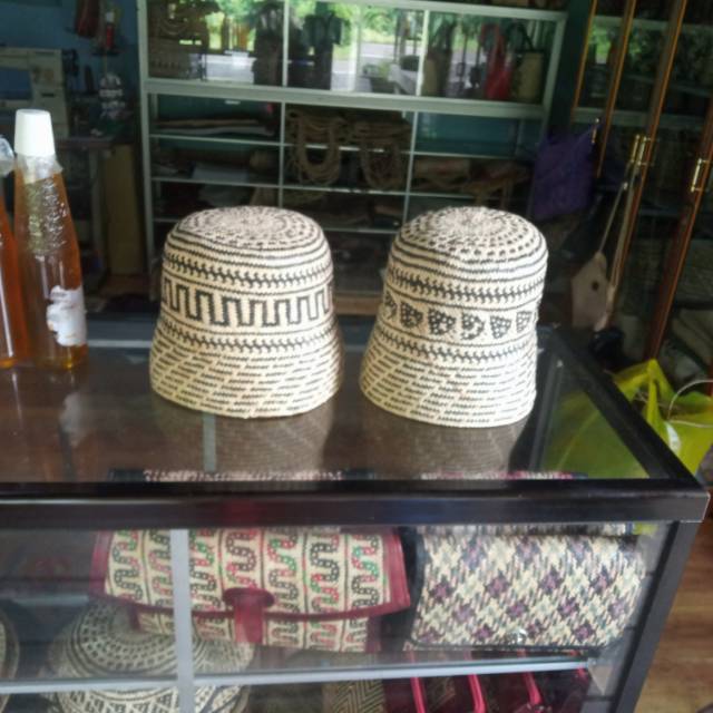 topi kuyup anyaman rotan