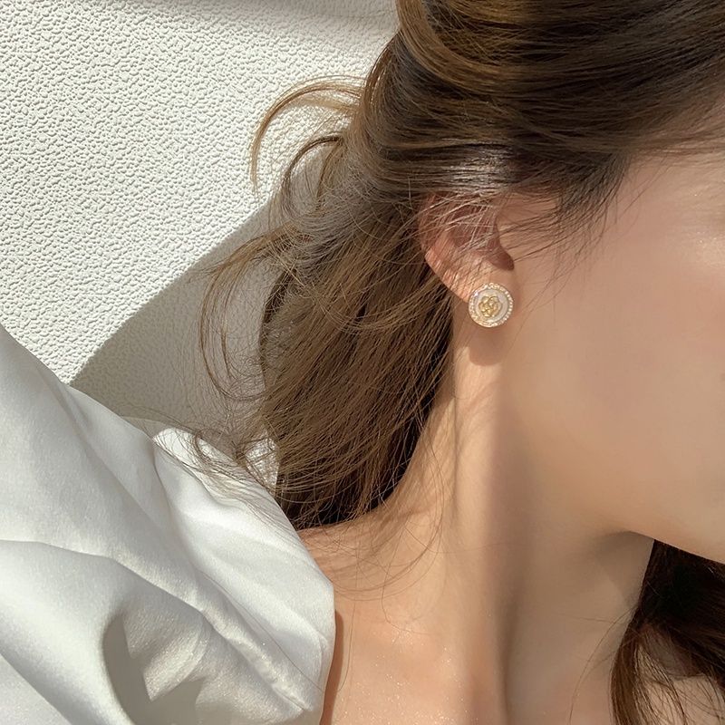 Anting Bulat Mawar Elegan Vintage Untuk Wanita Korea Aksesoris Telinga Mengkilap