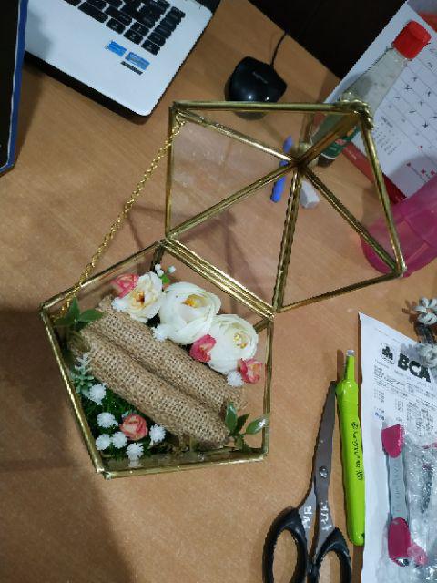 Tempat Cincin Terrarium