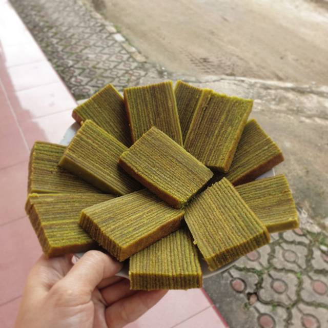 

BEST SELLER lapis legit pandan khas bangka ukuran 20x20cm