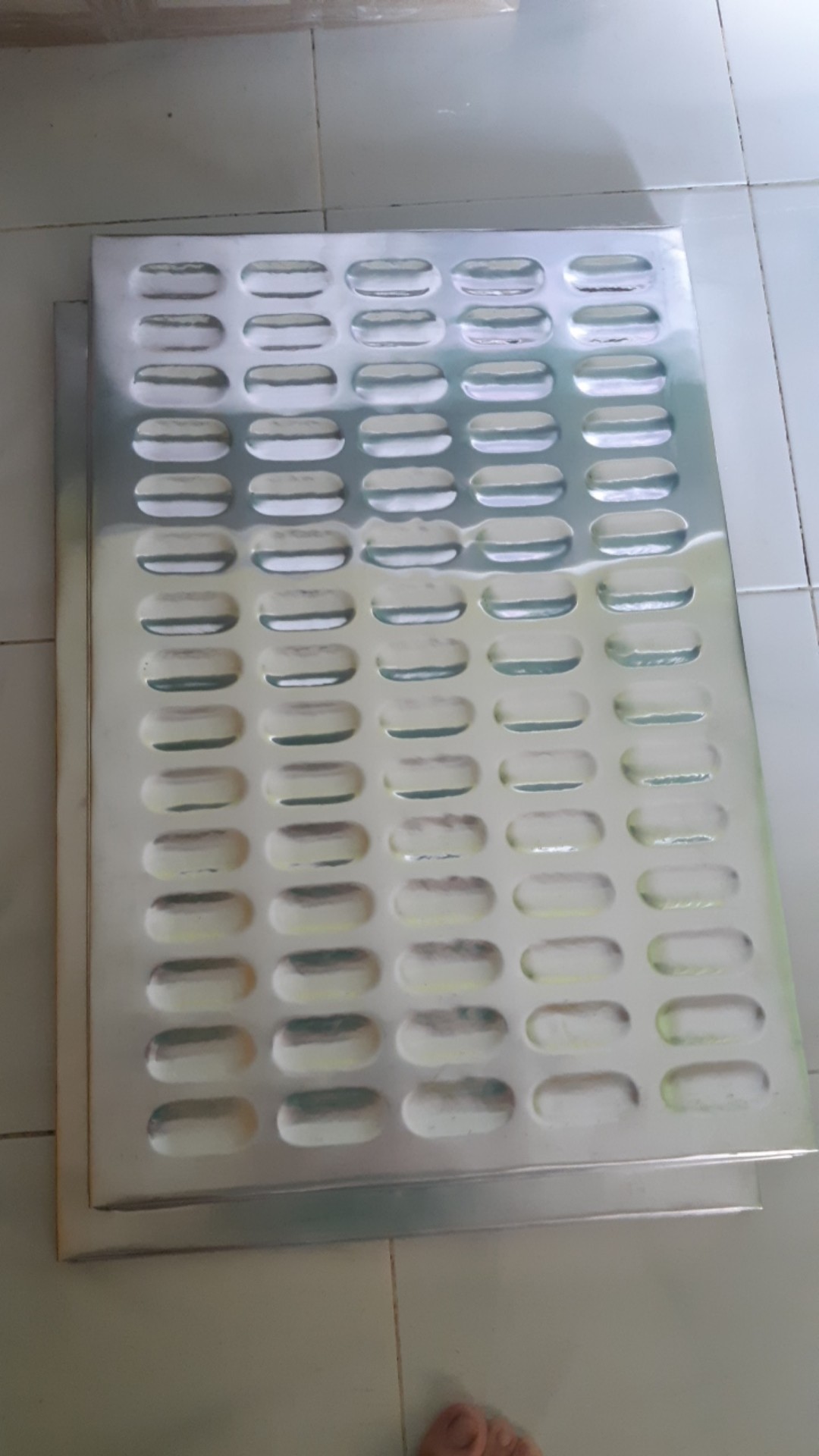 Loyang Lidah Kucing Besar Isi 75 Lubang Ukuran 40 X 60 Alumunium Tebal