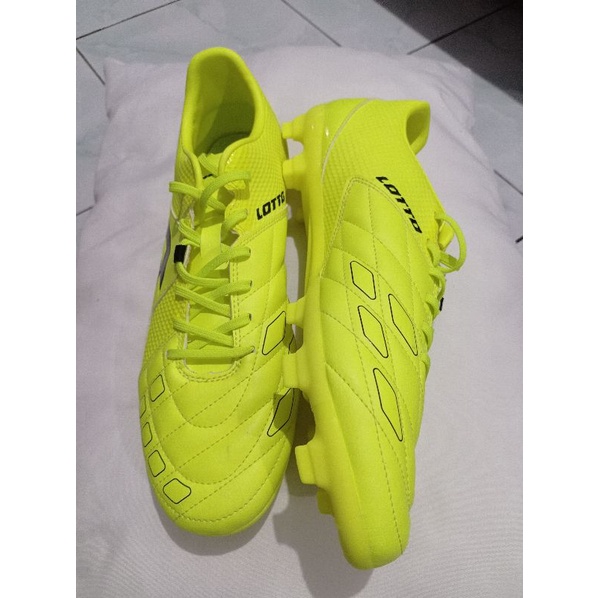 Sepatu Sepak bola Lotto Squadra fg free Kaos kaki vegeto